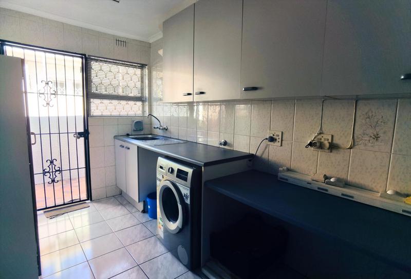 6 Bedroom Property for Sale in Cravenby Western Cape